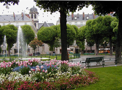 Grenoble%20Flowers%20and%20Fountain.jpg